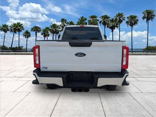 Oxford White 2025 Ford F-350 XL