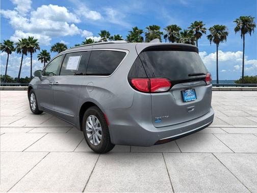 Billet Silver Metallic Clearcoat 2018 Chrysler Pacifica Touring-L