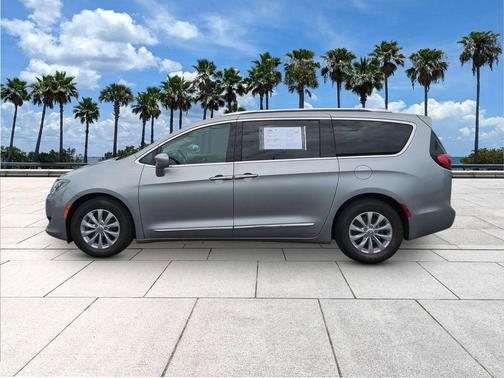 Billet Silver Metallic Clearcoat 2018 Chrysler Pacifica Touring-L