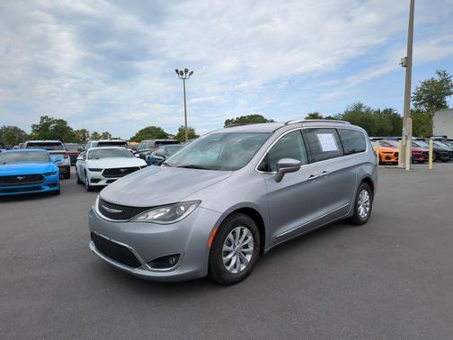 Billet Silver Metallic Clearcoat 2018 Chrysler Pacifica Touring-L