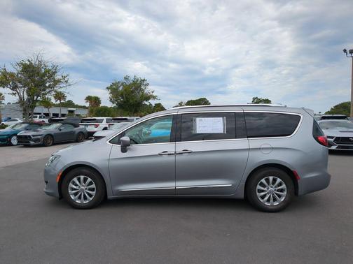 Billet Silver Metallic Clearcoat 2018 Chrysler Pacifica Touring-L