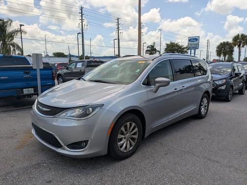 Billet Silver Metallic Clearcoat 2018 Chrysler Pacifica Touring-L