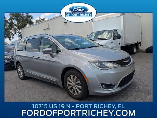 Billet Silver Metallic Clearcoat 2018 Chrysler Pacifica Touring-L
