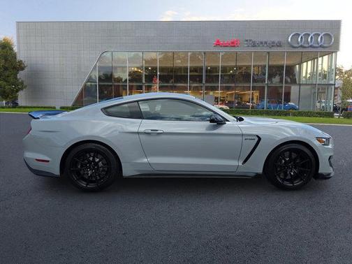 2016 Ford Shelby GT350 Base