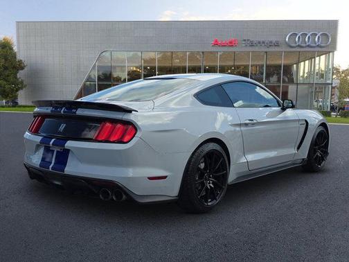 2016 Ford Shelby GT350 Base
