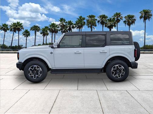 Oxford White 2025 Ford Bronco Outer Banks