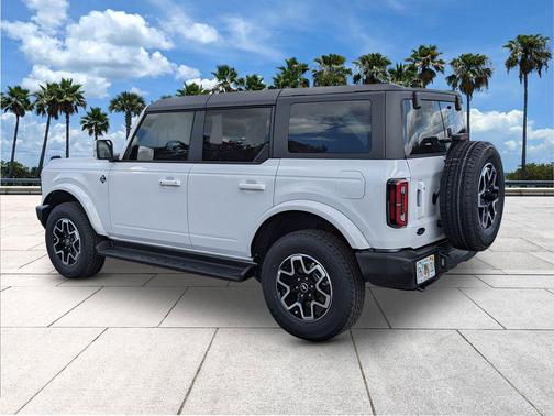 Oxford White 2025 Ford Bronco Outer Banks