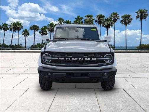 Oxford White 2025 Ford Bronco Outer Banks