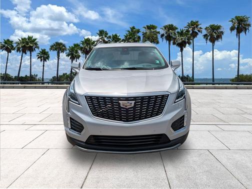 Radiant Silver Metallic 2020 Cadillac XT5 Premium Luxury