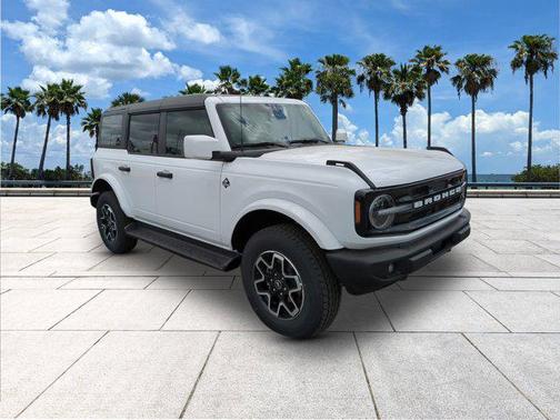 Oxford White 2026 Ford Bronco Outer Banks