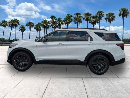 Star White Metallic Tri-Coat 2026 Ford Explorer ST-Line