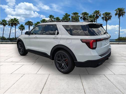 Star White Metallic Tri-Coat 2026 Ford Explorer ST-Line
