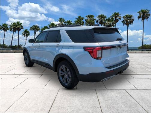 Space White Metallic 2026 Ford Explorer Active