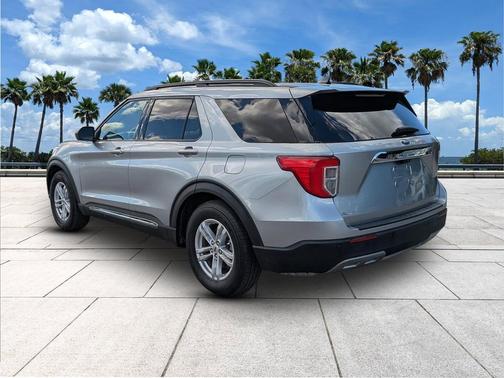Iconic Silver Metallic 2024 Ford Explorer XLT