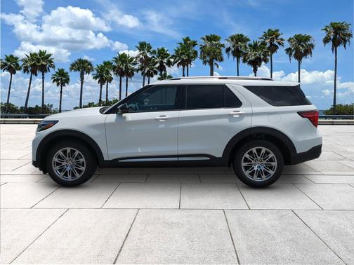 Star White Metallic Tri-Coat 2026 Ford Explorer Platinum