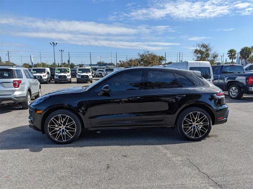 2023 Porsche Macan T