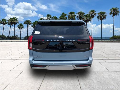 Glacier Gray Metallic Tri-Coat 2026 Ford Expedition Max Platinum