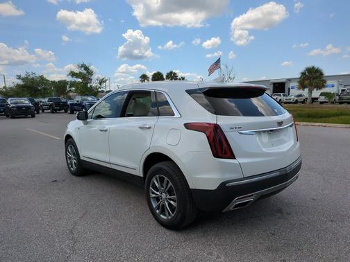 Crystal White Tricoat 2021 Cadillac XT5 Premium Luxury