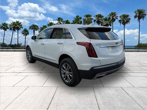 Crystal White Tricoat 2021 Cadillac XT5 Premium Luxury