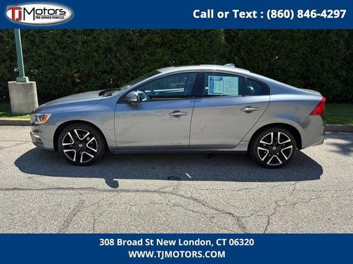 Electric Silver Metallic 2018 Volvo S60 T5 Dynamic