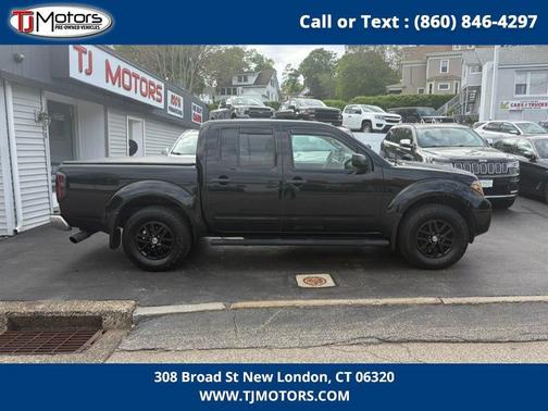 Super Black 2014 Nissan Frontier SV