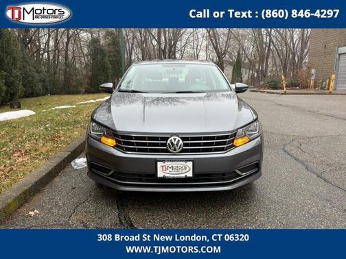 Platinum Gray Metallic 2017 Volkswagen Passat 1.8T SE