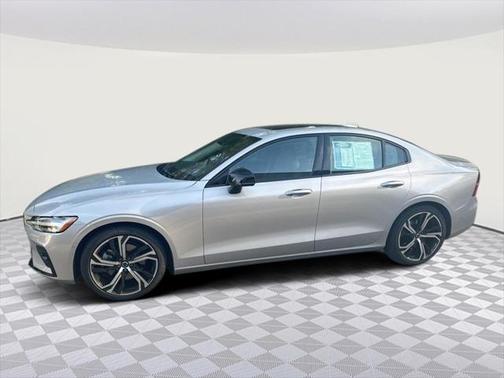2024 Volvo S60 Plus Dark Theme