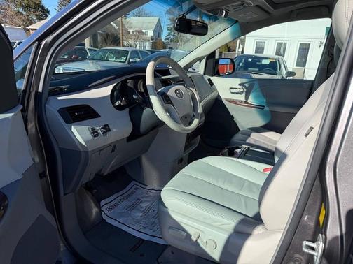 2011 Toyota Sienna XLE