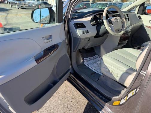 2011 Toyota Sienna XLE