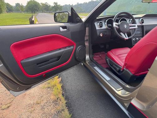 2005 Ford Mustang Premium