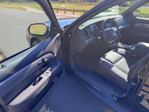 2004 Mercury Marauder Base 4dr Sedan