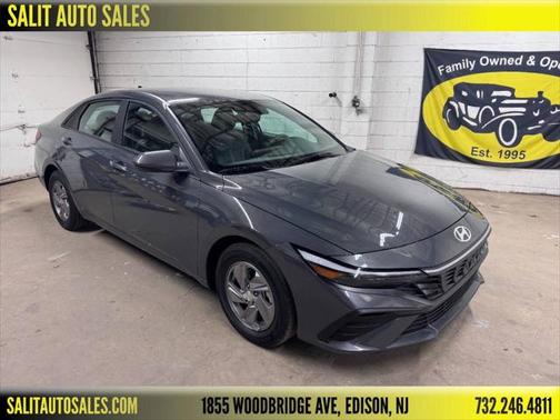 2024 Hyundai ELANTRA SE