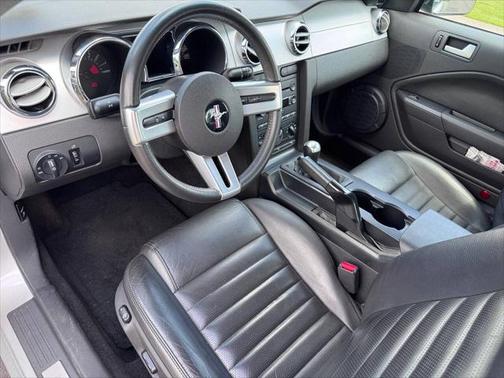 2005 Ford Mustang GT Premium