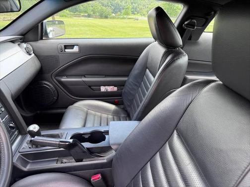 2005 Ford Mustang GT Premium