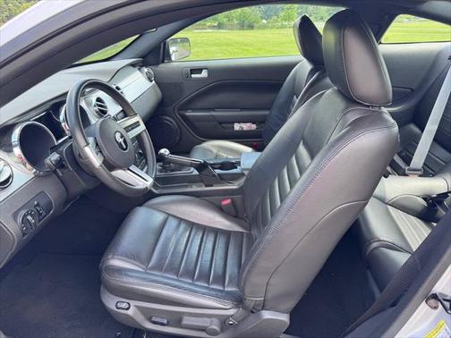 2005 Ford Mustang GT Premium