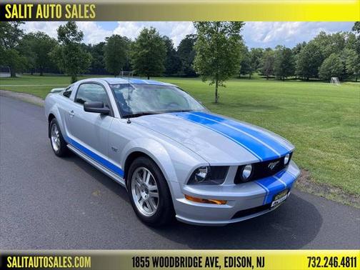 2005 Ford Mustang GT Premium