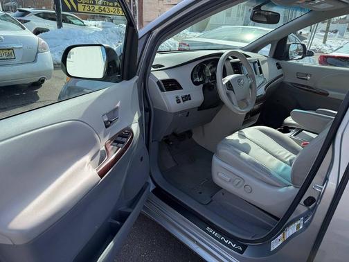 2011 Toyota Sienna XLE