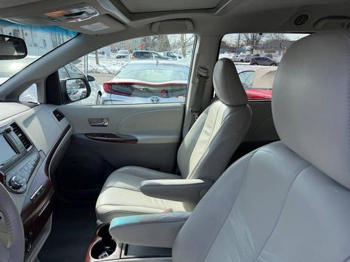 2011 Toyota Sienna XLE