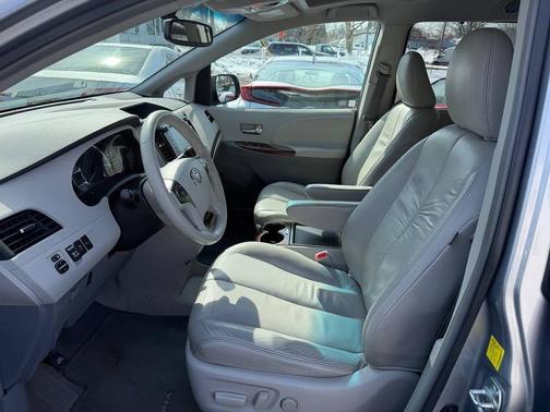 2011 Toyota Sienna XLE