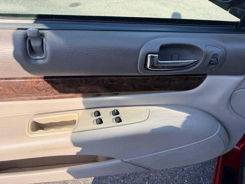 2004 Chrysler Sebring Base