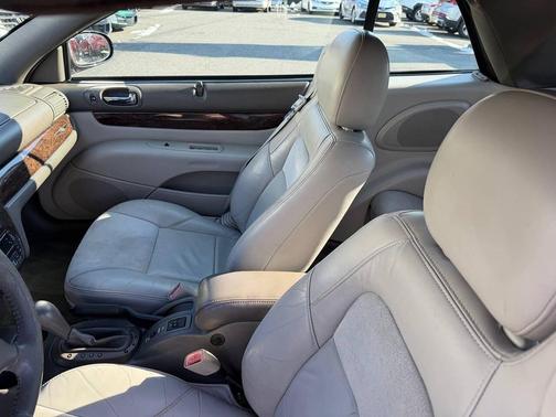 2004 Chrysler Sebring Base