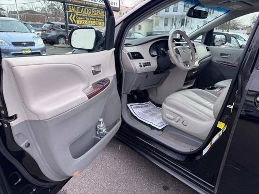 2013 Toyota Sienna XLE