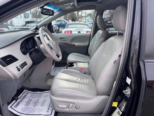 2013 Toyota Sienna XLE