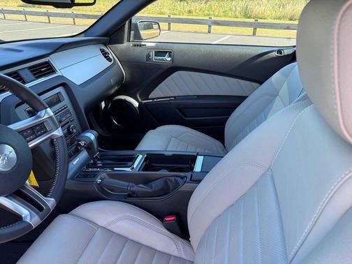 2012 Ford Mustang V6 Premium