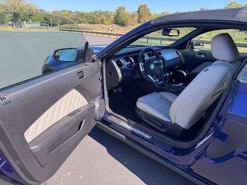 2012 Ford Mustang V6 Premium