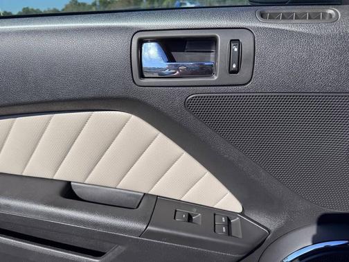 2012 Ford Mustang V6 Premium