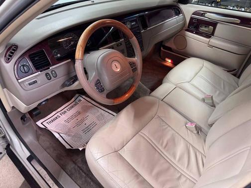 2004 Lincoln Town Car Ultimate