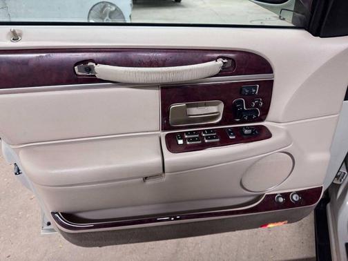 2004 Lincoln Town Car Ultimate