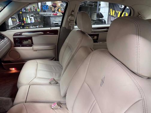 2004 Lincoln Town Car Ultimate