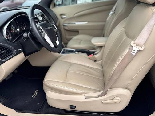 2013 Chrysler 200 Limited